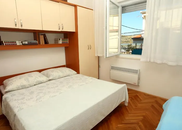 아파트 Sikirica 트로기르